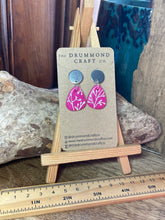 Load image into Gallery viewer, Pink with painted stem drops