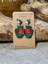 Load image into Gallery viewer, Vase with flower detail drops