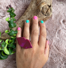 Load image into Gallery viewer, Kiss me ring