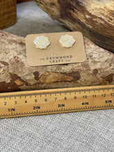 Load image into Gallery viewer, Cream and silver shell studs