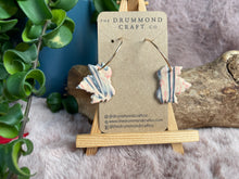 Load image into Gallery viewer, Funky leaf hoops