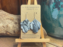 Load image into Gallery viewer, Beautiful monochrome marbled drops