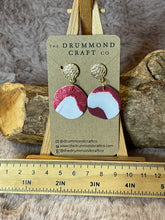 Load image into Gallery viewer, Crushed raspberry on white drops